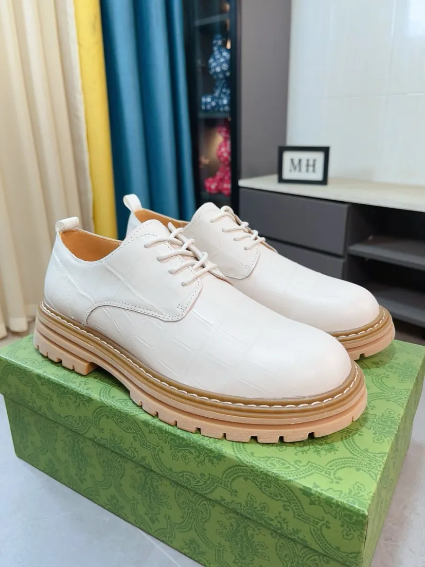 Men's shoes 💰500🌸🌸 (GUCCI) [can be made without label] G's new business boots are full-layer calfskin embossed with classic diamond pattern craftsmanship. They are high-end and classy, ​​versatile and have a full three-dimensional feel. They use raw rubber non-slip outsole. If you look closely, you will be addicted to the leather. You can't extricate yourself ~ the best on the market.          Fabric: Cowhide/Embossed Lining: Cowhide.          Please make a note when placing an order, size: 38-44 (37, 45, 46 can be customized and cannot be returned or exchanged)